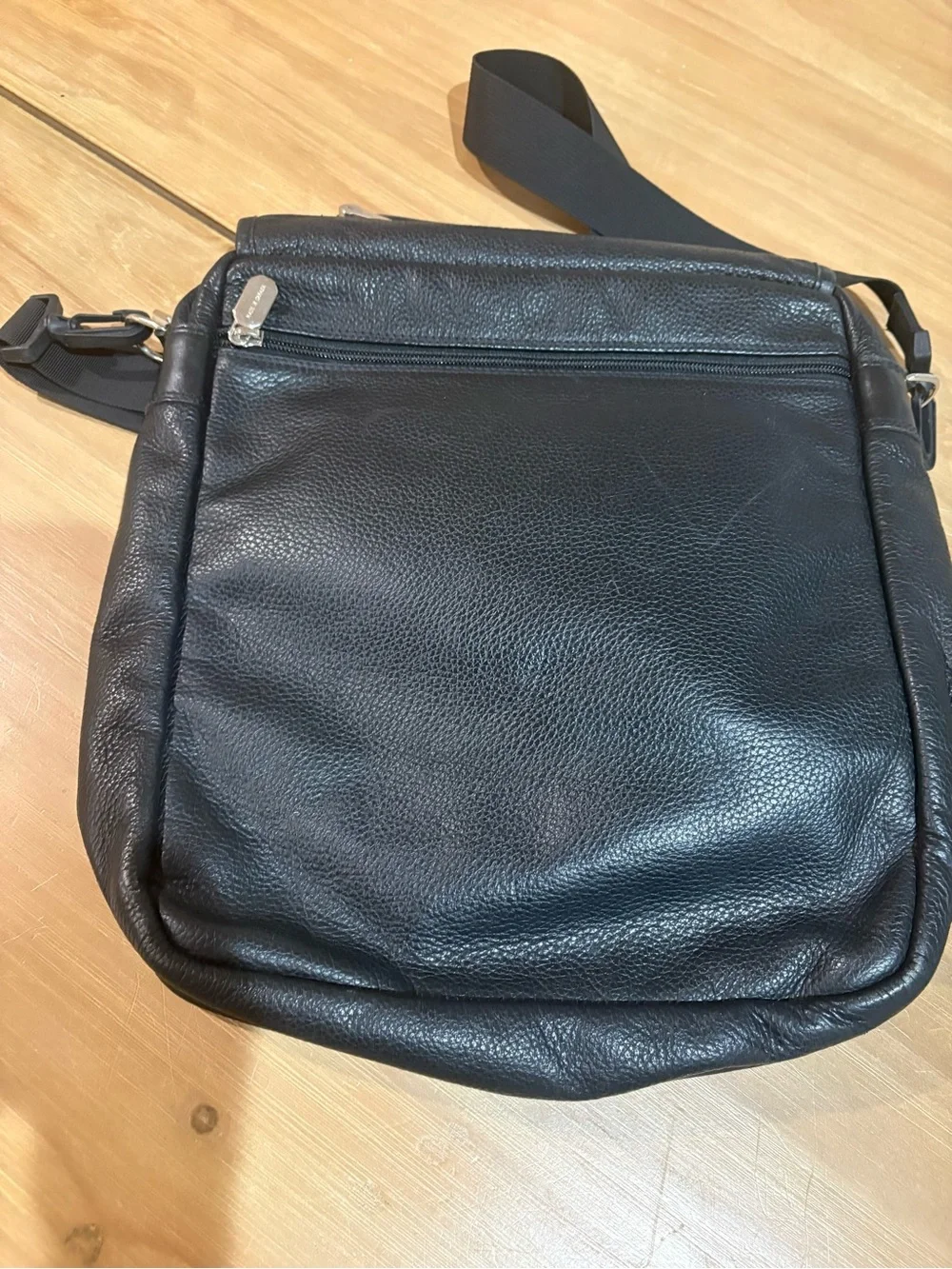 ROOTS Black Leather Men's Laptop/Messenger Bag